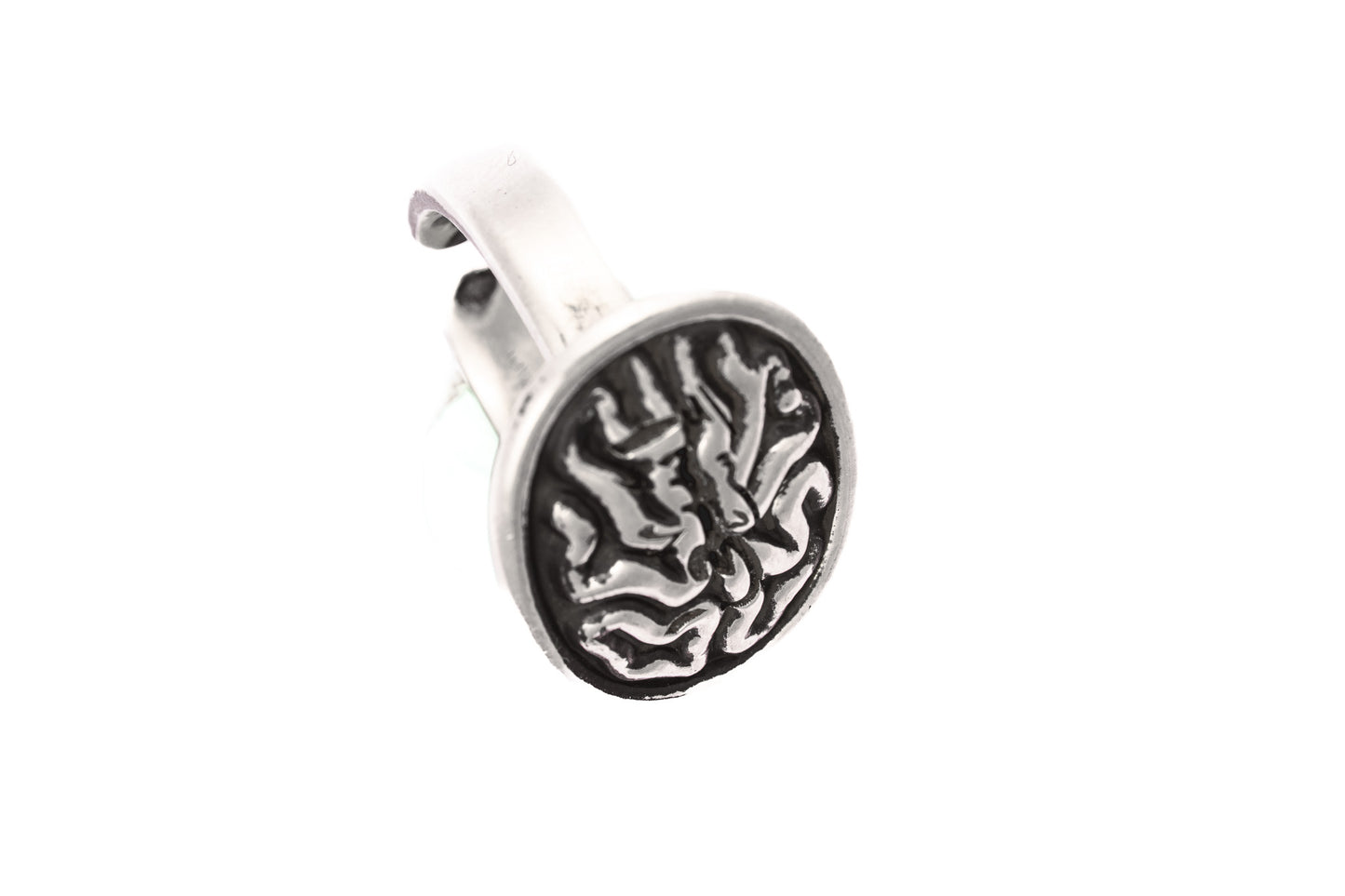 أَسْعَى Ring