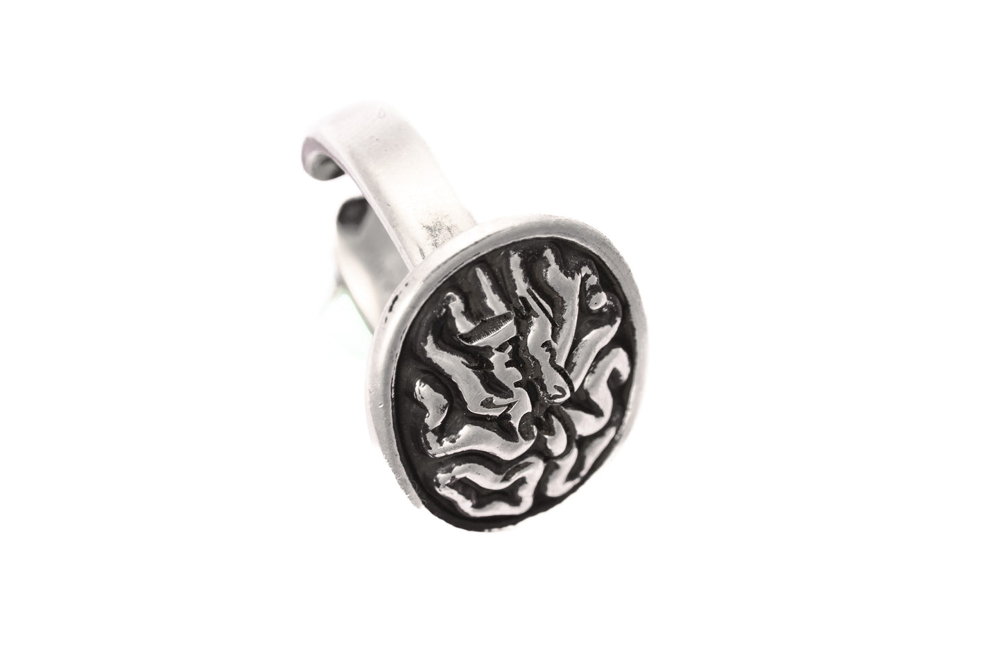 أَسْعَى Ring