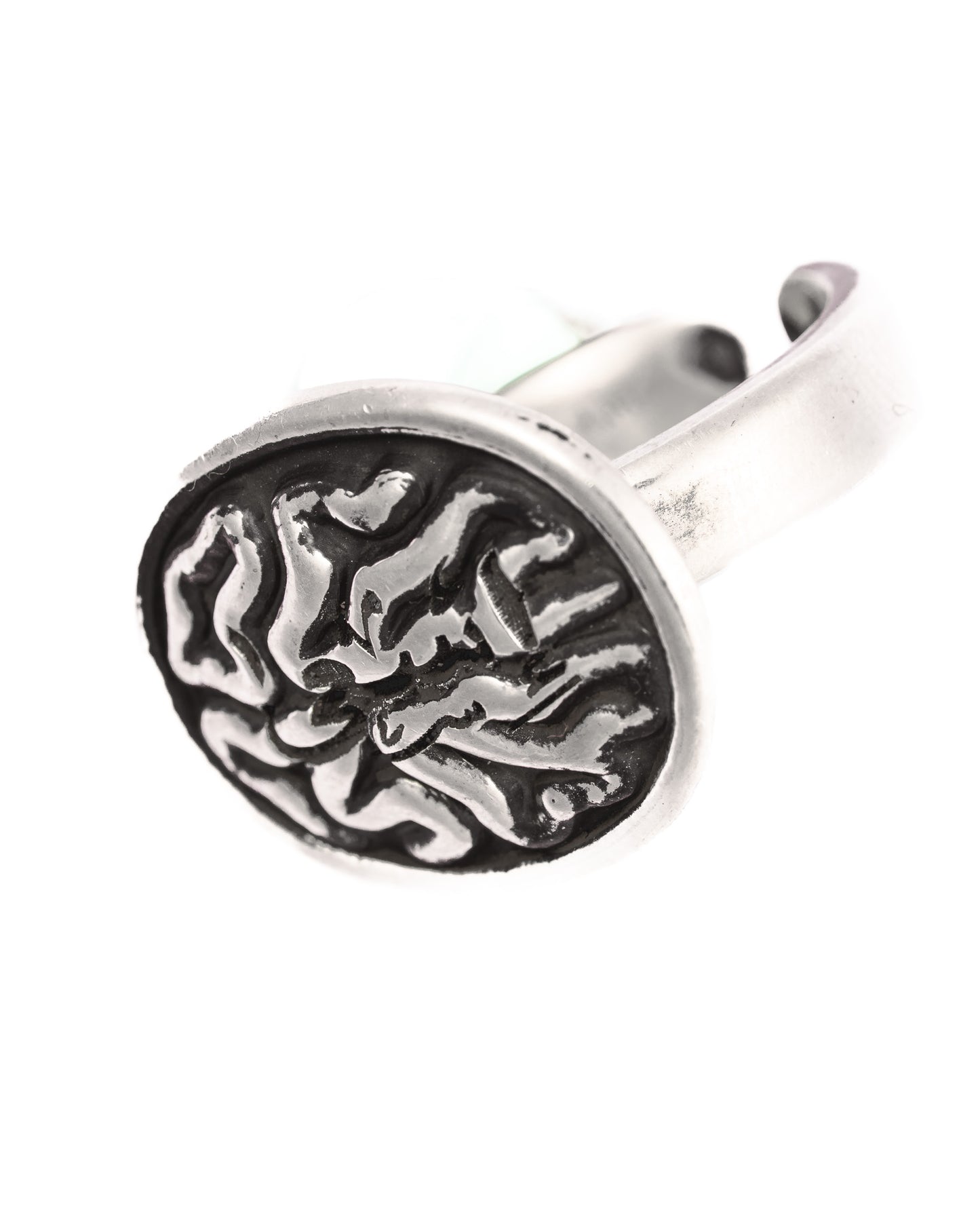 أَسْعَى Ring